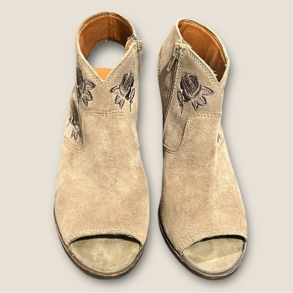 Lucky Brand Listana Heel Sandals Taupe Suede Peep Toe Block Slingback Size 7.5 - Picture 6 of 11